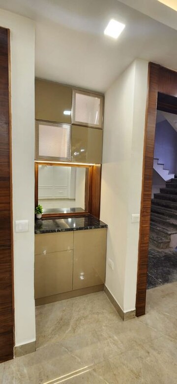 Furnished Amenities in 2 BHK Builder Floor at RPS Palm Drive, Sector 88 – for Sale