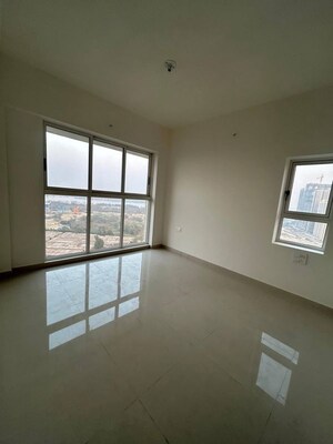 Room in 2 BHK Apartment at Lodha Amara, Kolshet Road – for Rent