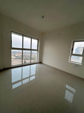 Room in 2 BHK Apartment at Lodha Amara, Kolshet Road – for Rent