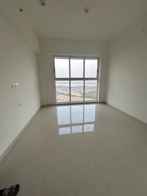 Room in 2 BHK Apartment at Lodha Amara, Kolshet Road – for Rent