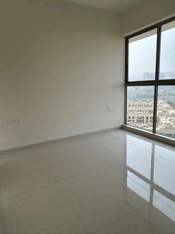 Room in 2 BHK Apartment at Lodha Amara, Kolshet Road – for Rent