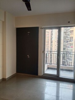 3 BHK + Servant Room Apartment For Rent in Exotica Dreamville