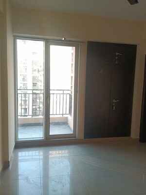 Room in 3 BHK Apartment at Exotica Dreamville, Sector 16c Greater Noida – for Rent