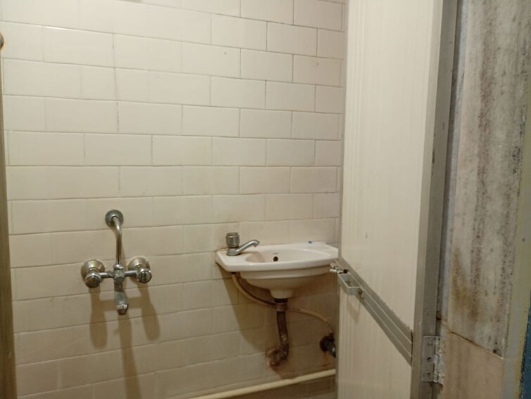 Bathroom, navpada 1 RK 230 Sq.Ft. Apartment In Navpada Mumbai 10024969