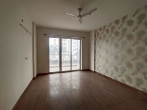 Room in 4 BHK Apartment at SS The Leaf, Sector 85 – for Rent