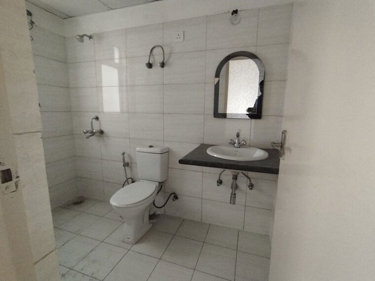 Bathroom, ss-the-leaf 4 Bedroom 2600 Sq.Ft. Apartment In Sector 85 Gurgaon 10025116