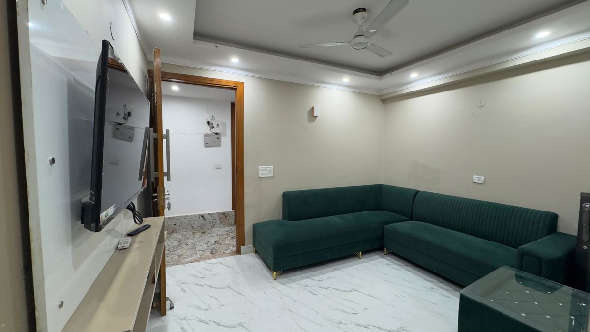 1 BHK + Servant Room Builder Floor For Rent in Chattarpur