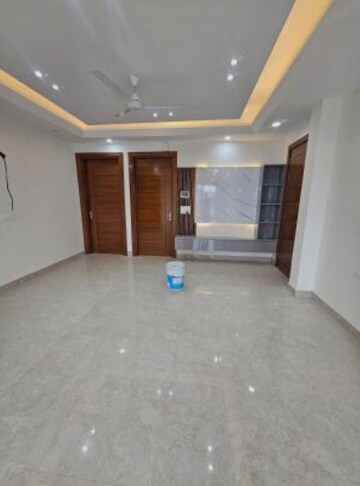 Room in 3 BHK Builder Floor at Sector 84 – for Sale