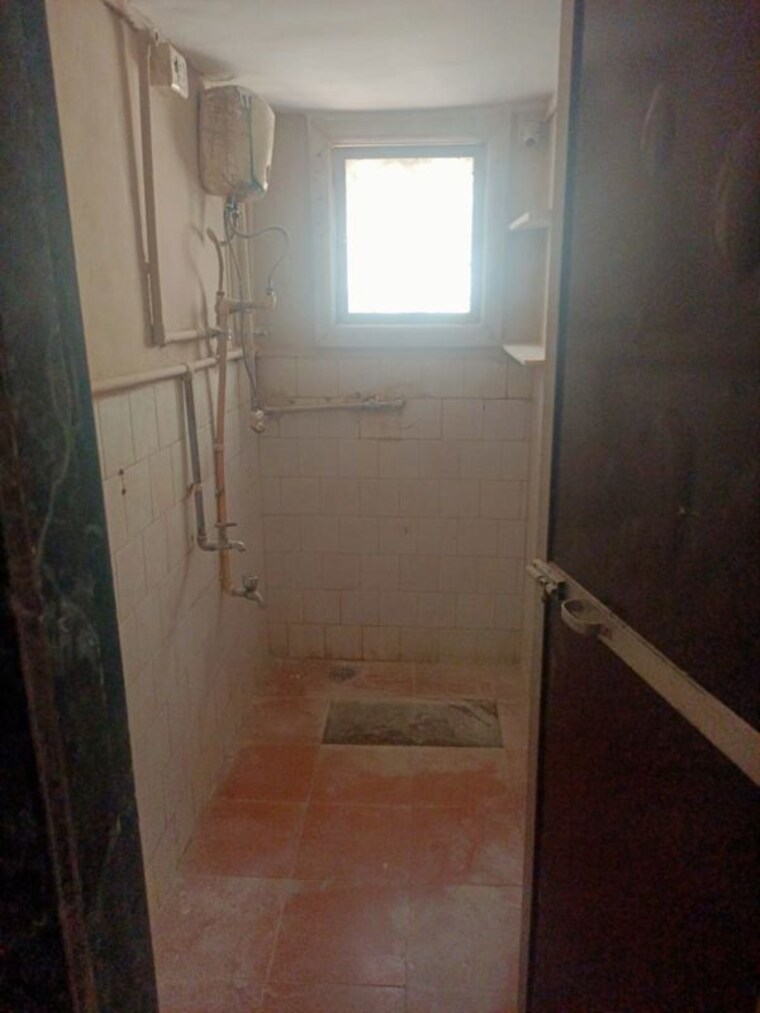 Bathroom, vakola 2 Bedroom 863 Sq.Ft. Builder Floor In Vakola Mumbai 10025222