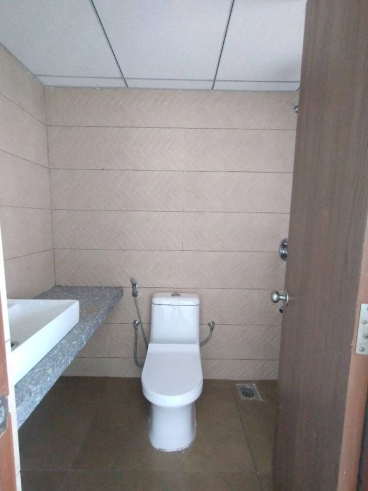 Bathroom, kalpataru-immensa 3 Bedroom 991 Sq.Ft. Apartment In Kolshet Road Thane 10025227