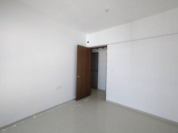 Room in 3 BHK Apartment at Kalpataru Immensa, Kolshet Road – for Rent