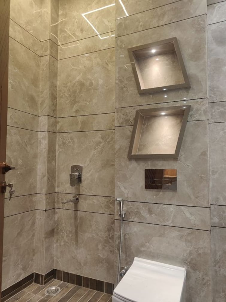 Bathroom, vikas puri 3 Bedroom 111 Sq.Yd. Builder Floor In Vikas Puri Delhi 10025147