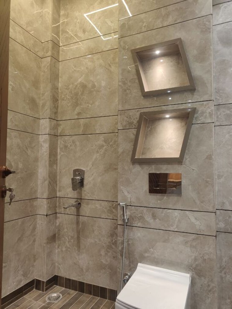 Bathroom, vikas puri 3 Bedroom 111 Sq.Yd. Builder Floor In Vikas Puri Delhi 10025147