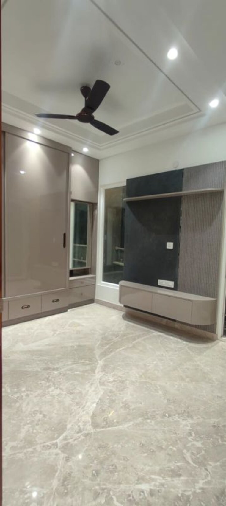 Room, vikas puri 3 Bedroom 111 Sq.Yd. Builder Floor In Vikas Puri Delhi 10025147