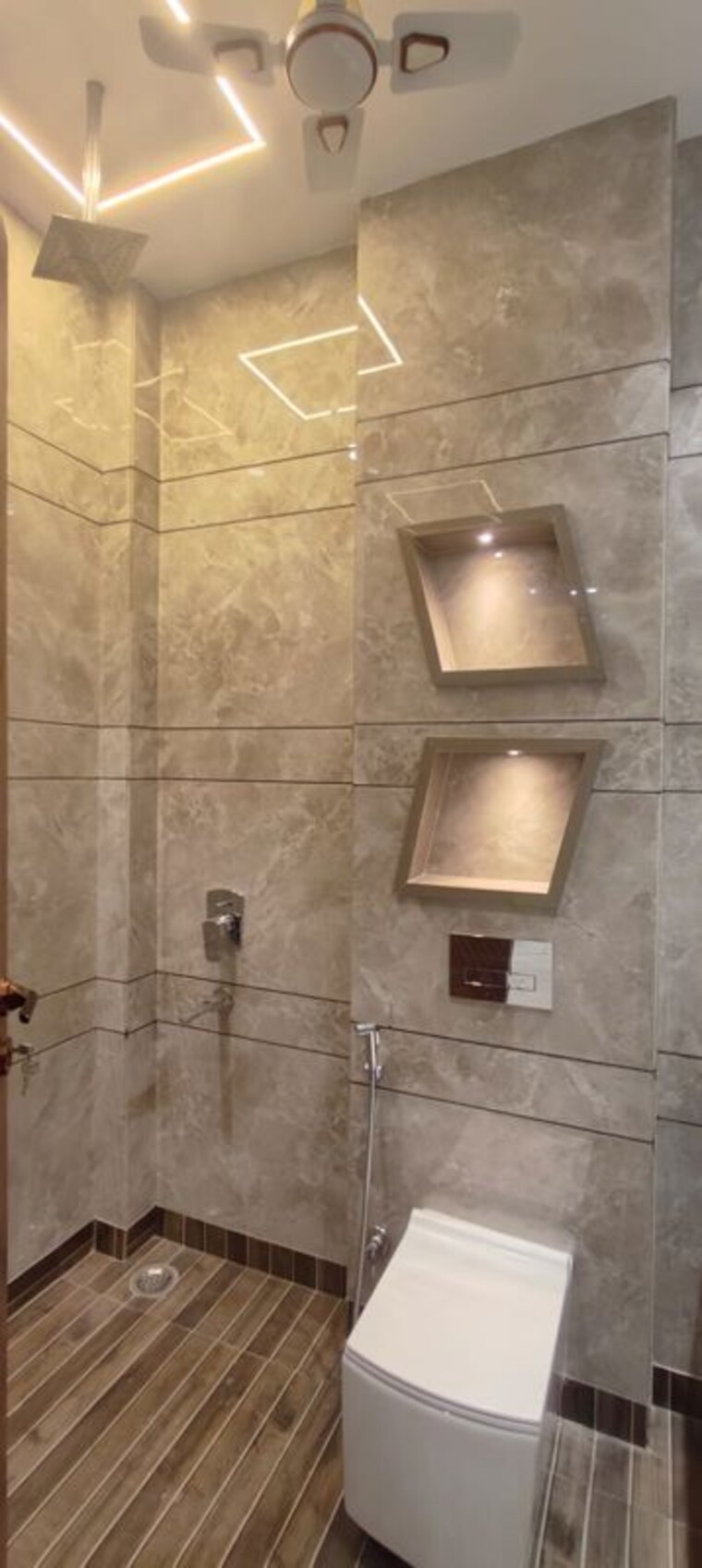 Bathroom, vikas puri 3 Bedroom 133 Sq.Yd. Builder Floor In Vikas Puri Delhi 10025251