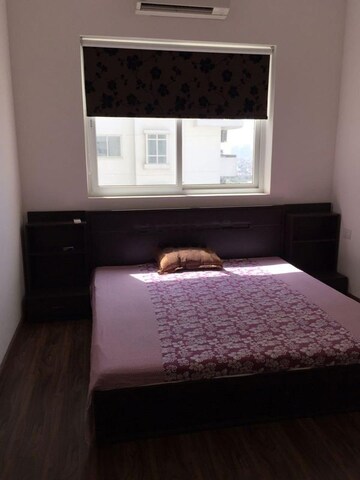 Bedroom in 5 BHK Apartment at Emaar The Palm Drive-The Premier Terraces, Sector 66 – for Rent