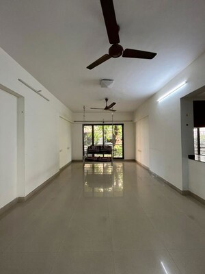 Room in 2.5 BHK Apartment at Jay Prakash Nagar – for Rent