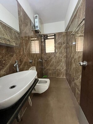 Bathroom in 2.5 BHK Apartment at Jay Prakash Nagar – for Rent