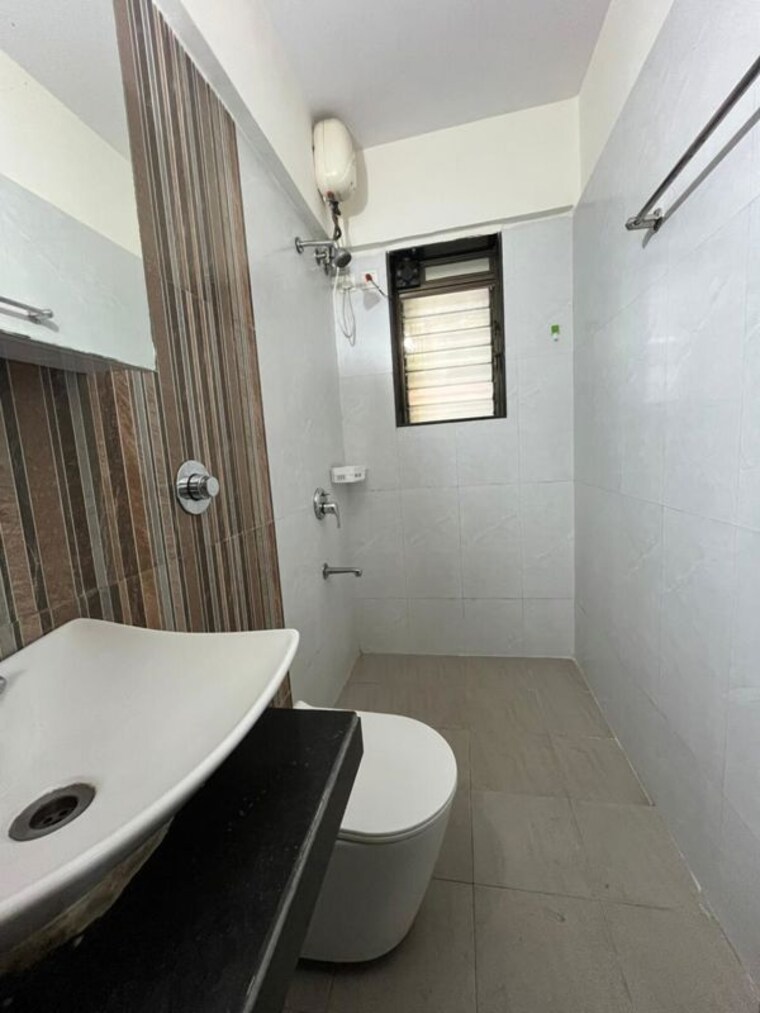 Bathroom, jay prakash nagar 2.5 Bedroom 900 Sq.Ft. Apartment In Jay Prakash Nagar Mumbai 10025267