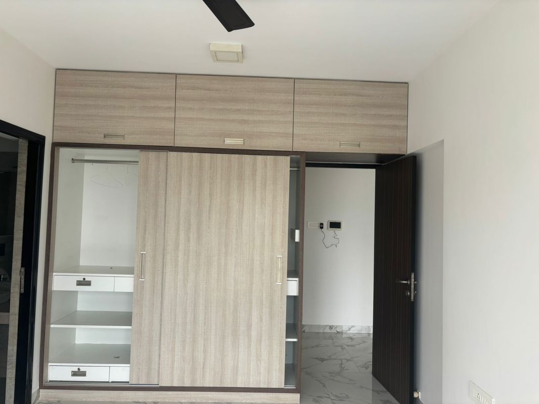 1 BHK + Pooja Room Apartment For Rent in K Raheja Heights