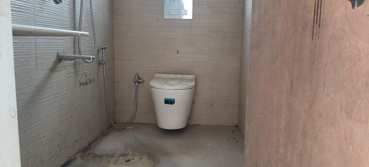 Bathroom, lower parel 2.5 Bedroom 750 Sq.Ft. Apartment In Lower Parel Mumbai 10025384