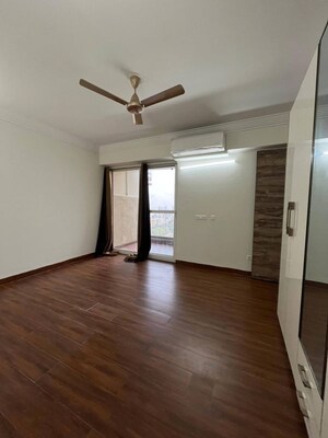 Room in 3 BHK Apartment at Maxxus Elanza, International Airport Road – for Rent