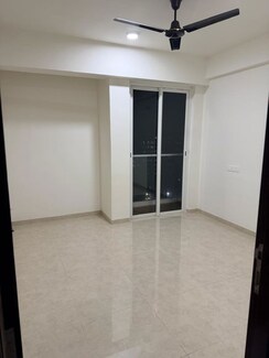 2 BHK Apartment For Rent in Kalpataru Immensa