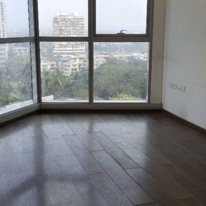 Room in 4 BHK Apartment at Dadar West – for Rent