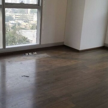 Room in 4 BHK Apartment at Dadar West – for Rent