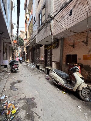 Parking in 6+ BHK Independent House at Azad Nagar – for Sale