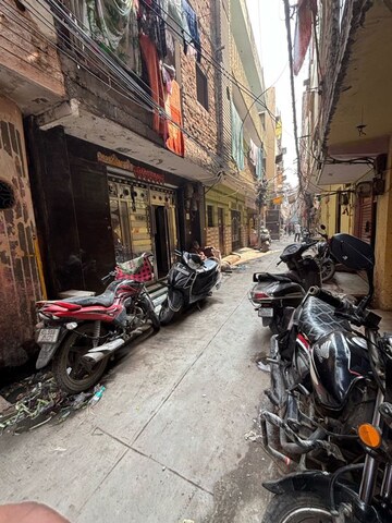 Parking in 6+ BHK Independent House at Azad Nagar – for Sale