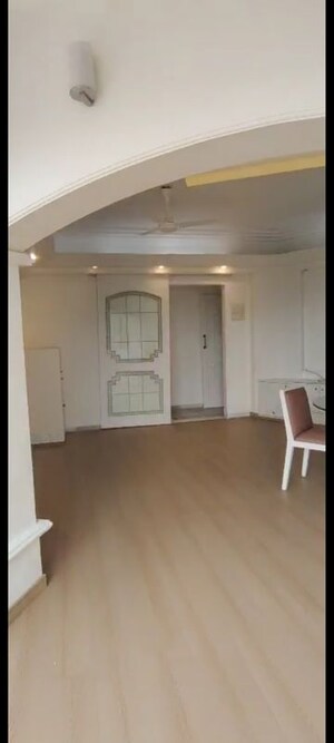 Room in 2 BHK Apartment at Venus Apartments Worli, Worli – for Rent