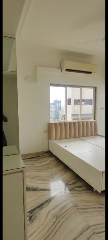 Room in 2 BHK Apartment at Venus Apartments Worli, Worli – for Rent