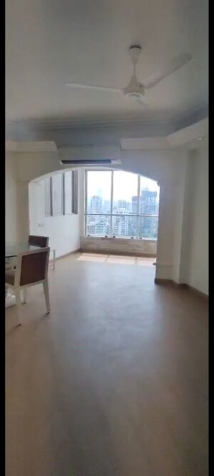 Room in 2 BHK Apartment at Venus Apartments Worli, Worli – for Rent
