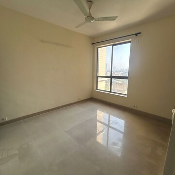 Room in 3 BHK Apartment at Unitech Uniworld Gardens 2, Malibu Town – for Rent