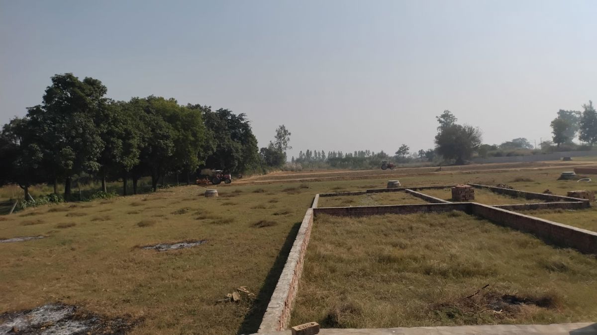 Plot For Sale in Vidhi Estate