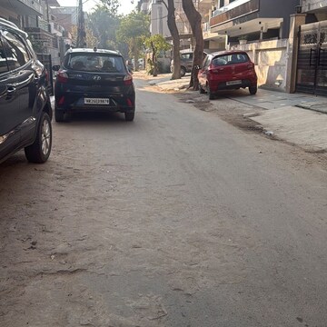 Parking in 3.5 BHK Independent House at Palam Vihar Residents Association, Palam Vihar – for Sale