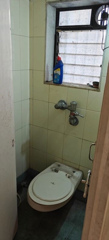 Bathroom in 1.5 BHK Apartment at Mahim West – for Sale