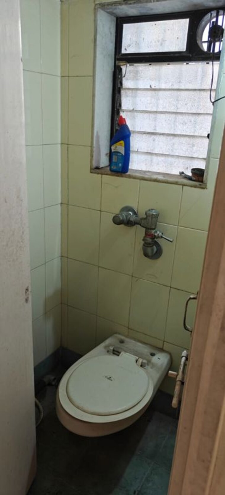 Bathroom, mahim west 1.5 Bedroom 518 Sq.Ft. Apartment In Mahim West Mumbai 10025512