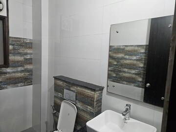 Bathroom in 2 BHK Builder Floor at Saurabh Niwas, Sector 40 – for Rent