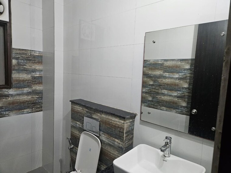 Bathroom, saurabh-niwas 2 Bedroom 1200 Sq.Ft. Builder Floor In Sector 40 Gurgaon 10025601