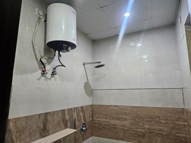 Bathroom, saurabh-niwas 2 Bedroom 1200 Sq.Ft. Builder Floor In Sector 40 Gurgaon 10025601
