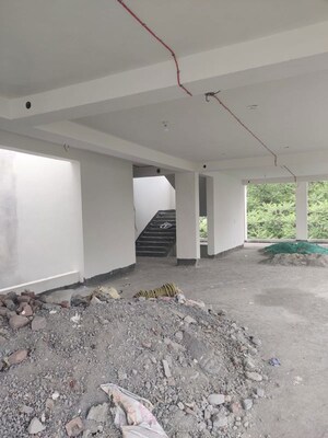 Team Area in  Showroom at Green Park Extension – for Rent