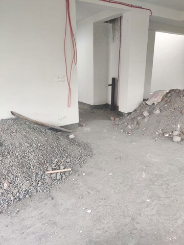 Team Area in  Showroom at Green Park Extension – for Rent