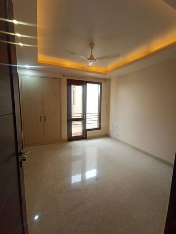 Room in 3 BHK Builder Floor at Safdarjung Enclave – for Sale