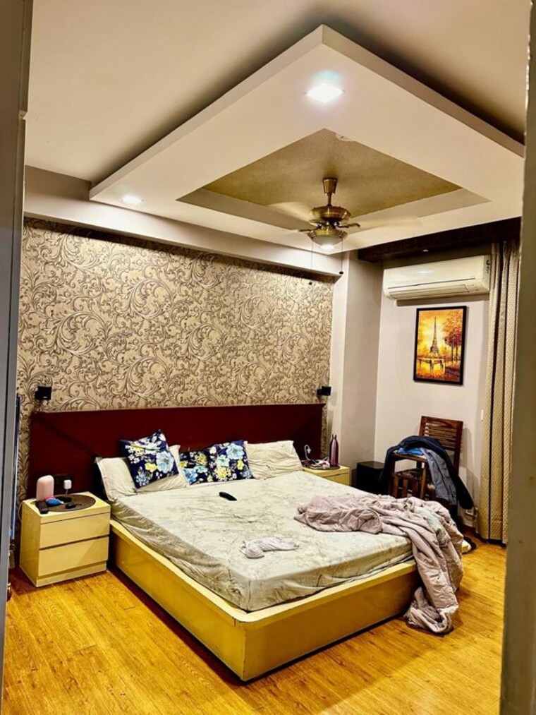 Bedroom, tulip-violet 4 Bedroom 2010 Sq.Ft. Apartment In Sector 69 Gurgaon 10025746