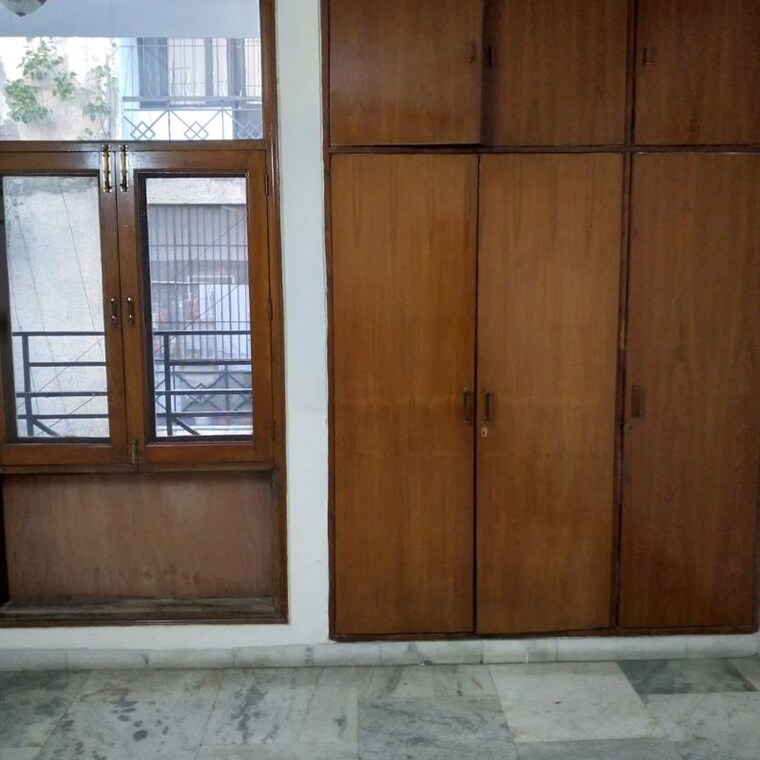Room, defence colony 3 Bedroom 1800 Sq.Ft. Builder Floor In Defence Colony Delhi 10025772