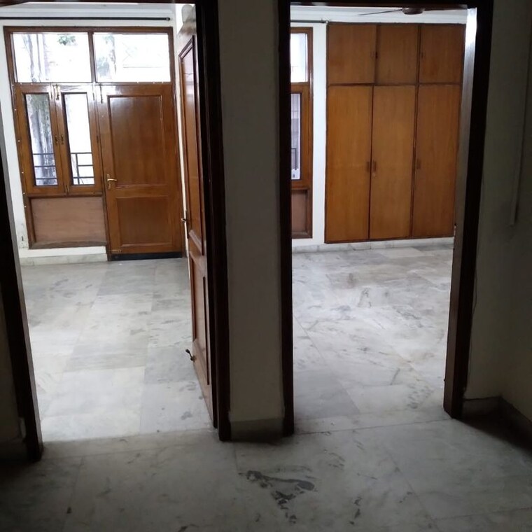 Living Room, defence colony 3 Bedroom 1800 Sq.Ft. Builder Floor In Defence Colony Delhi 10025772