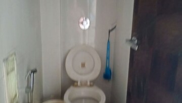 Bathroom in 1 BHK Apartment at Western Express Highway – for Rent