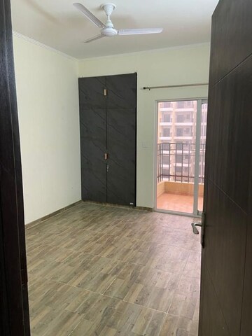 Room in 3 BHK Apartment at Amrapali Terrace Homes, Tech Zone 4 Greater Noida – for Sale